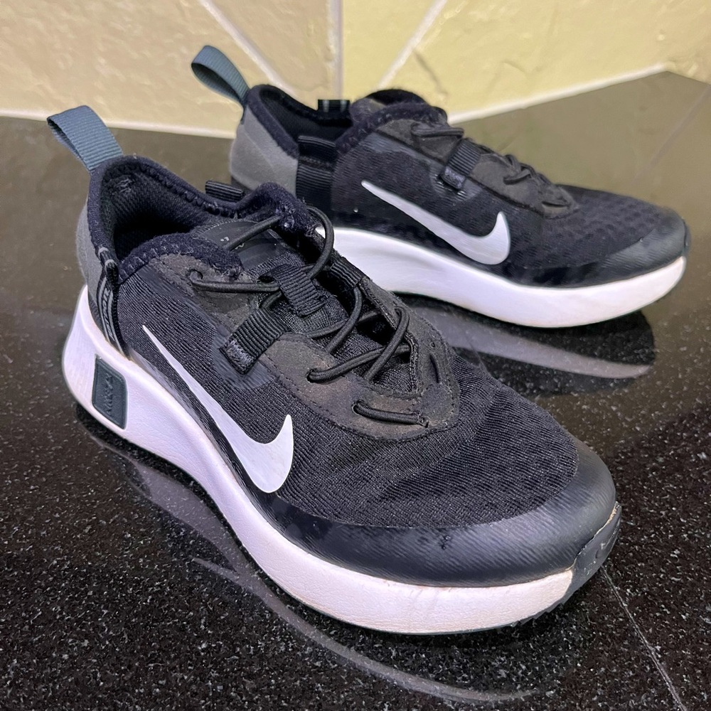 Nike Size 12 Little Kid Sneakers Black & White Girls or Boys Good Condition